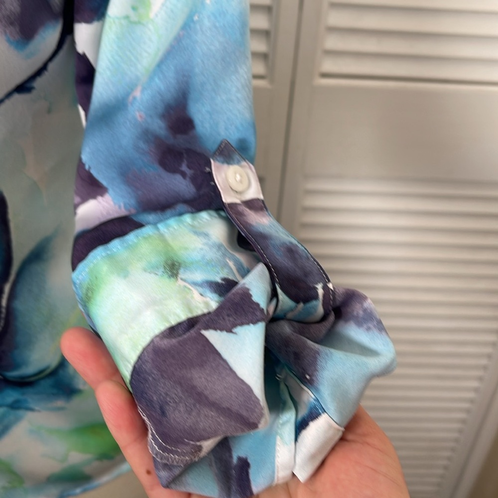 CHICO’S Painted Passion Sophia, Top Womens US
Size (S) (4) Button Up Roll Tab. - Picture 6 of 10